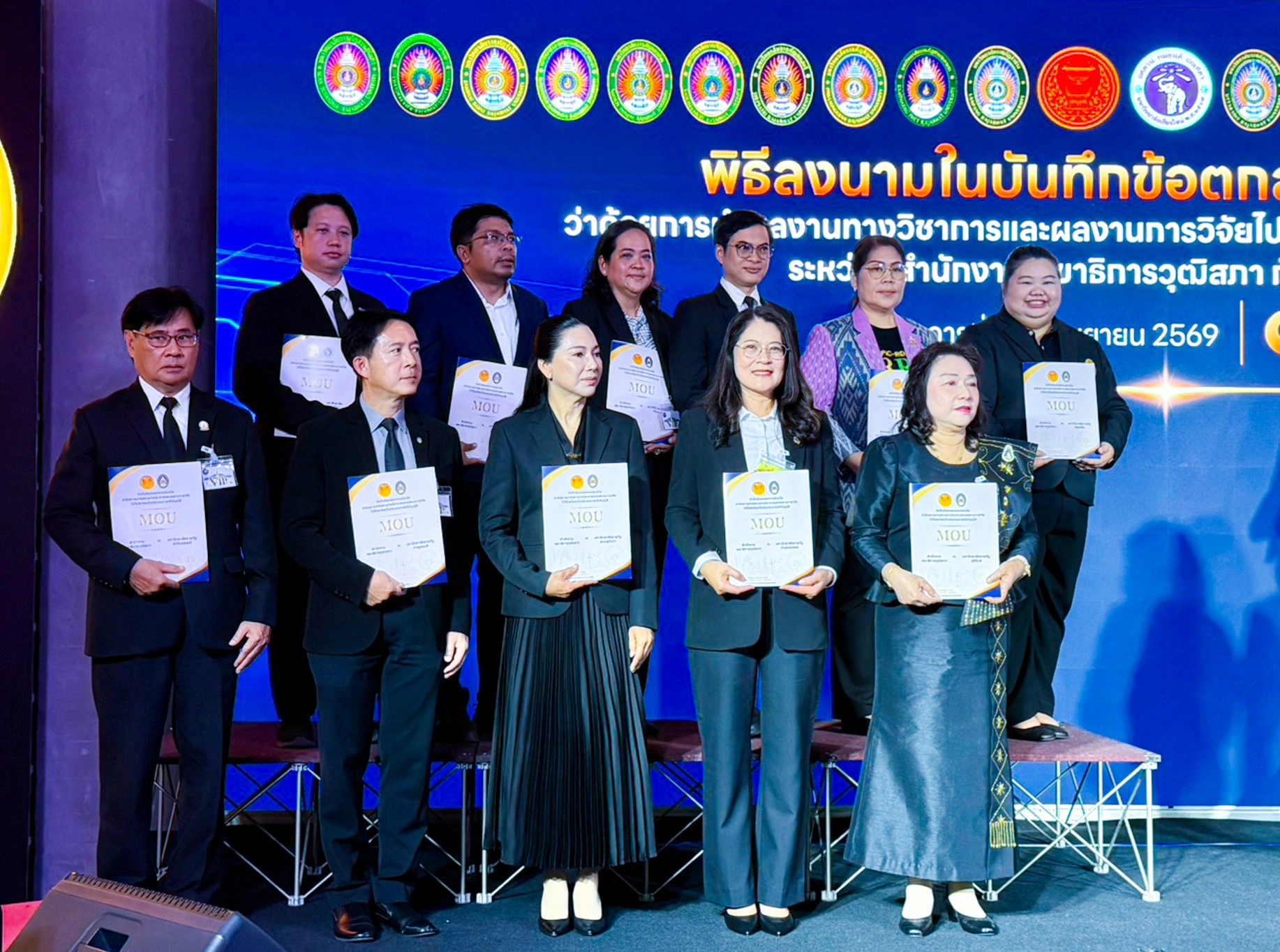 มรภ.กำแพงเพชร ลงนามในบันทึกข้อตกลงเพื่อส่งเสริมความร่วมมือทางวิชาการและการนำผลงานวิจัยไปใช้ประโยชน์ในกระบวนการนิติบัญญัติ กับสำนักงานเลขาธิการวุฒิสภา เพื่อส่งเสริมการใช้ประโยชน์จากงานวิจัย