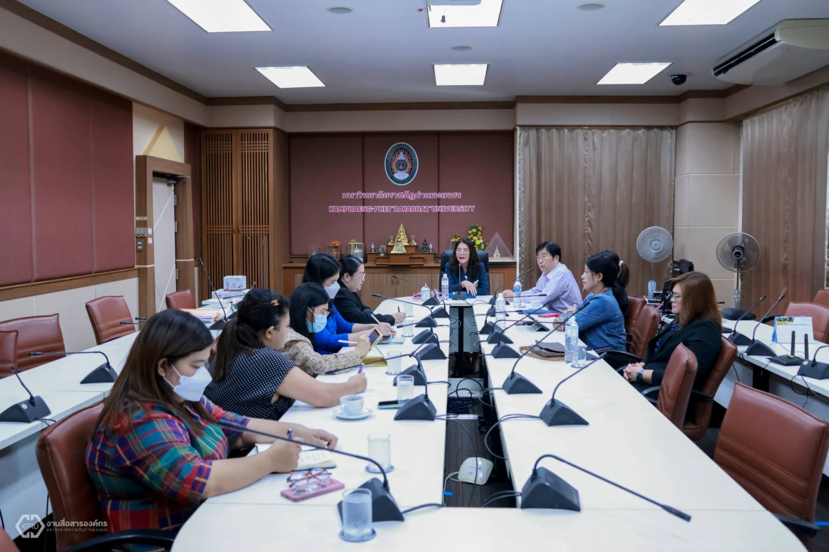  คณบดีคณะมนุษยศาสตร์และสังคมศาสตร์ พร้อมด้วยผู้บริหารคณะ เข้าพบอธิการบดีมหาวิทยาลัยราชภัฏกำแพงเพชรณ ห้องประชุมดารารัตน์ ชั้น 4 อาคารเรียนรวมและอำนวยการ (อาคาร 14) 