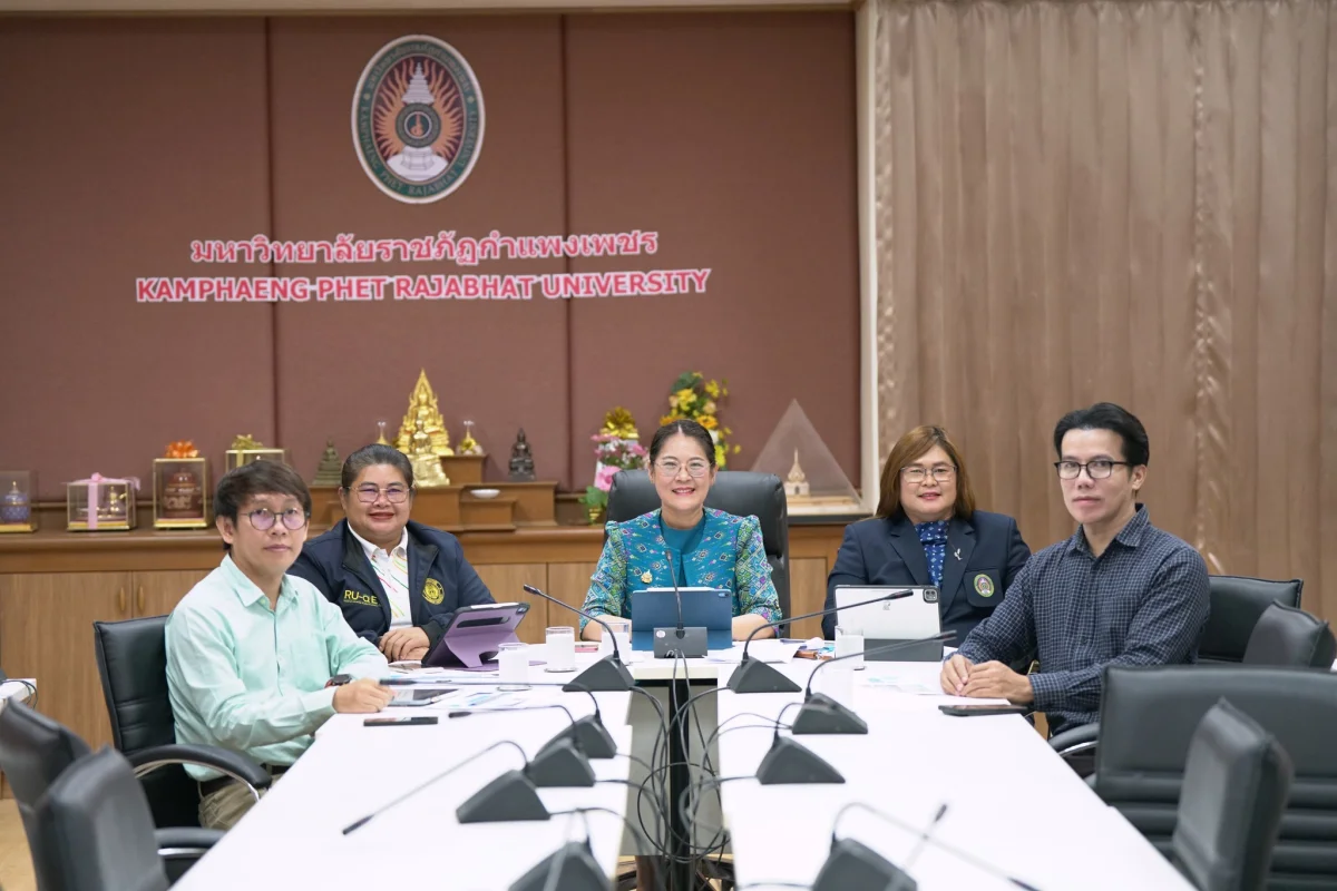 อธิการบดี มรภ.กำแพงเพชร นำเสนอโครงการพัฒนาระบบบริหารการเงินและแนวทางการเพิ่มรายได้ "กลุ่มพัฒนาชุมชนท้องถิ่นหรือชุมชนอื่น" ปีที่ 2 เพื่อเป็นต้นแบบเรือธงทั้ง 5 วิธีการ (5 Track Flagship)