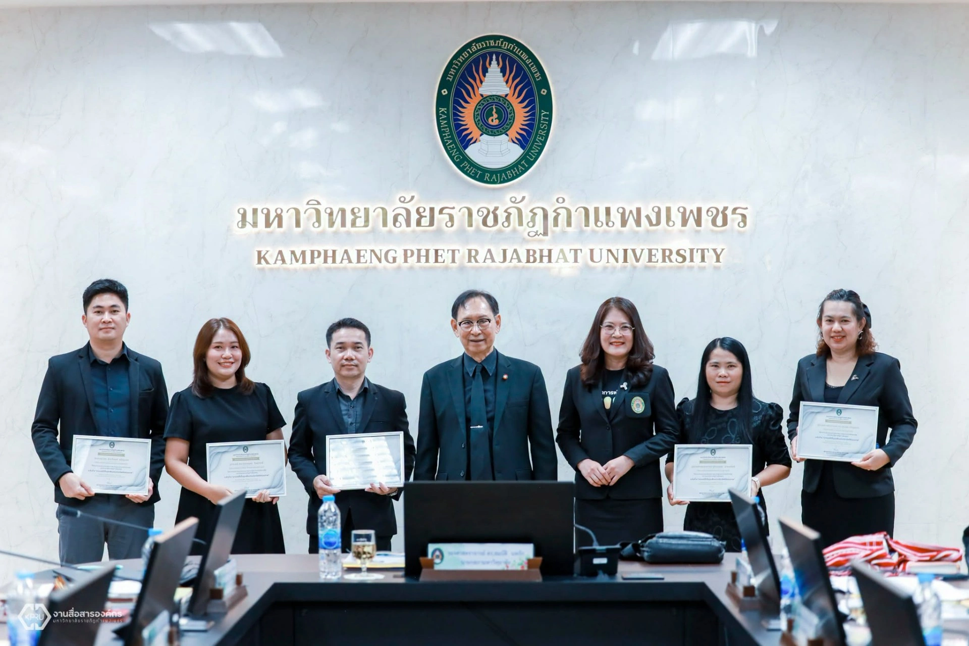รับมอบเกียรติบัตร ผู้ที่ผ่านการประเมินฯ มาตรฐานอาจารย์มืออาชีพ 69